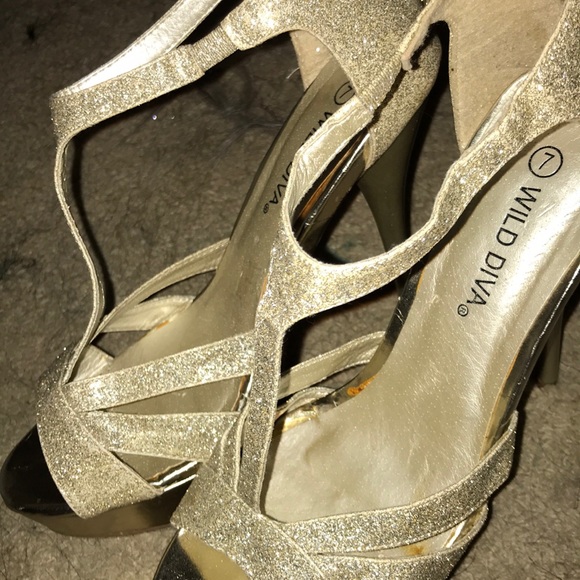 These beautiful pair of sparkly heels!! - Picture 3 of 3